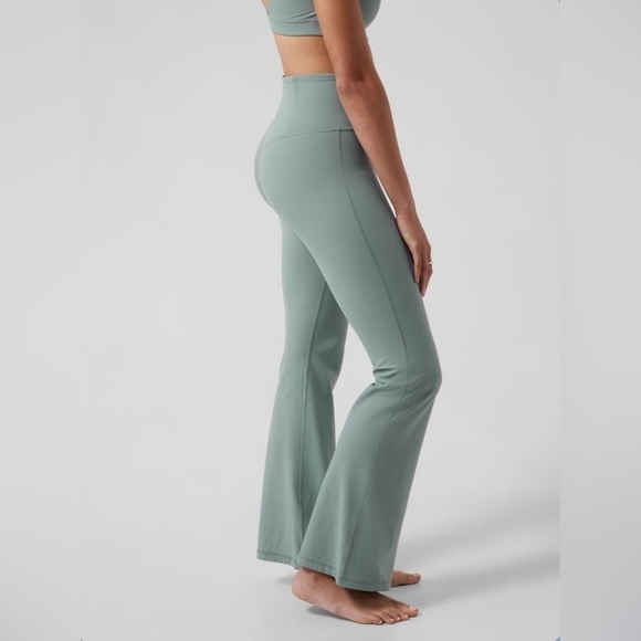 Athleta Elation Ultra Flare Stretchy Yoga Athleisure Pants in Minimalist Gray XS - Picture 2 of 12